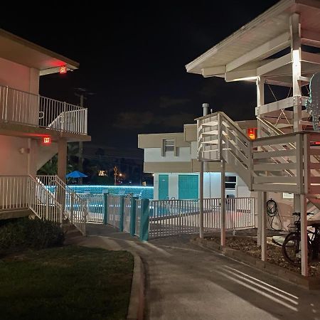 Carousel Beach Inn Fort Myers Beach Exterior photo